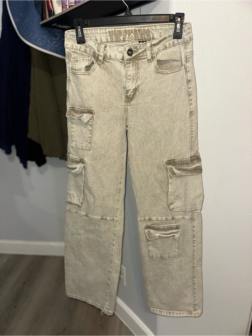 VIP Women's Boyfriend Cargo Jeans in Washed Beige